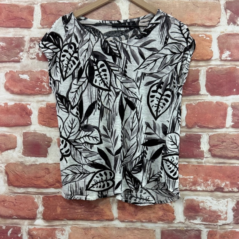 Tahari T Shirt Women's L White Black Abstract Leaves 100% Linen Slub Casual Top